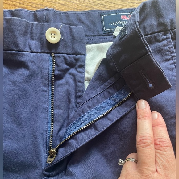 Vineyard Vines mens size 28 shorts! 97% cotton/3% spandex. Excellent condition! - Picture 4 of 6